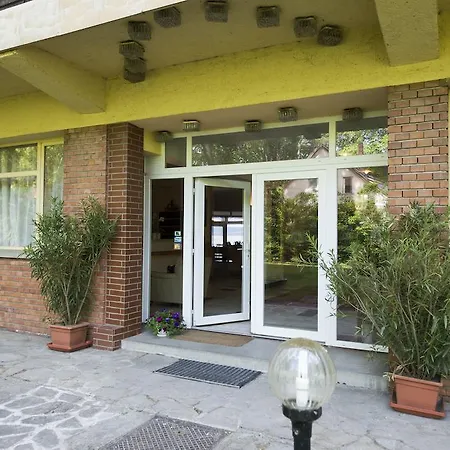 Ξενοδοχείο Familia 2*