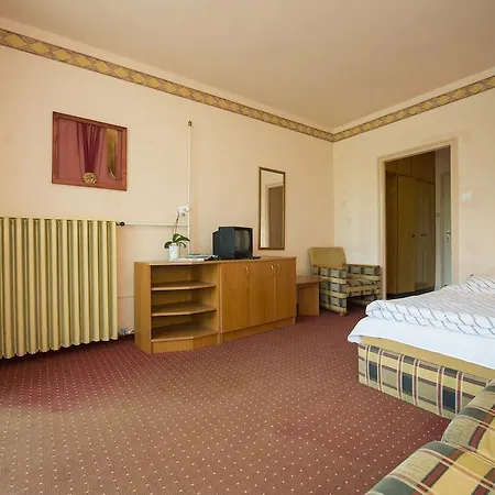 Ξενοδοχείο Familia 2*