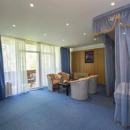 ホテル Familia Balatonboglár