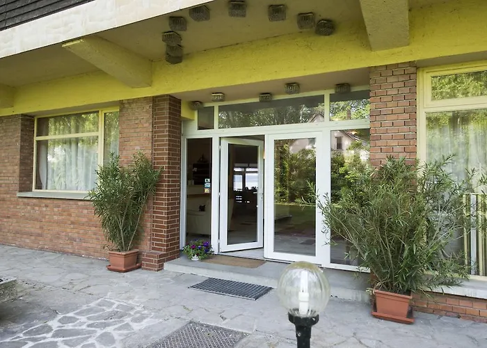 Hotel Familia 2*